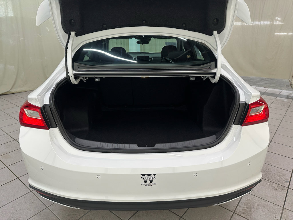 Used 2025 Chevrolet Malibu RS FWD image 16