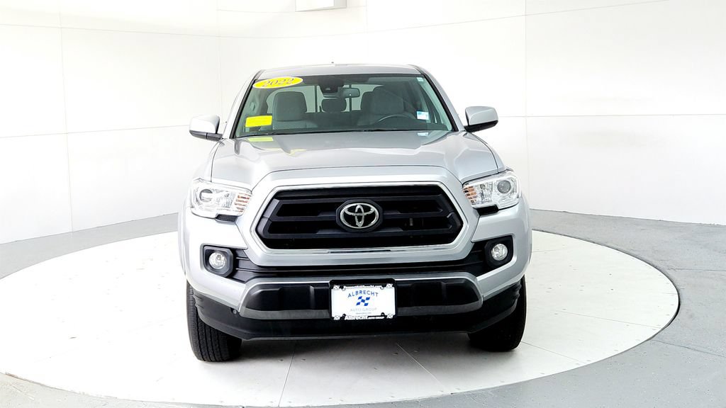 Certified 2022 Toyota Tacoma SR5 AWD/4WD image 8