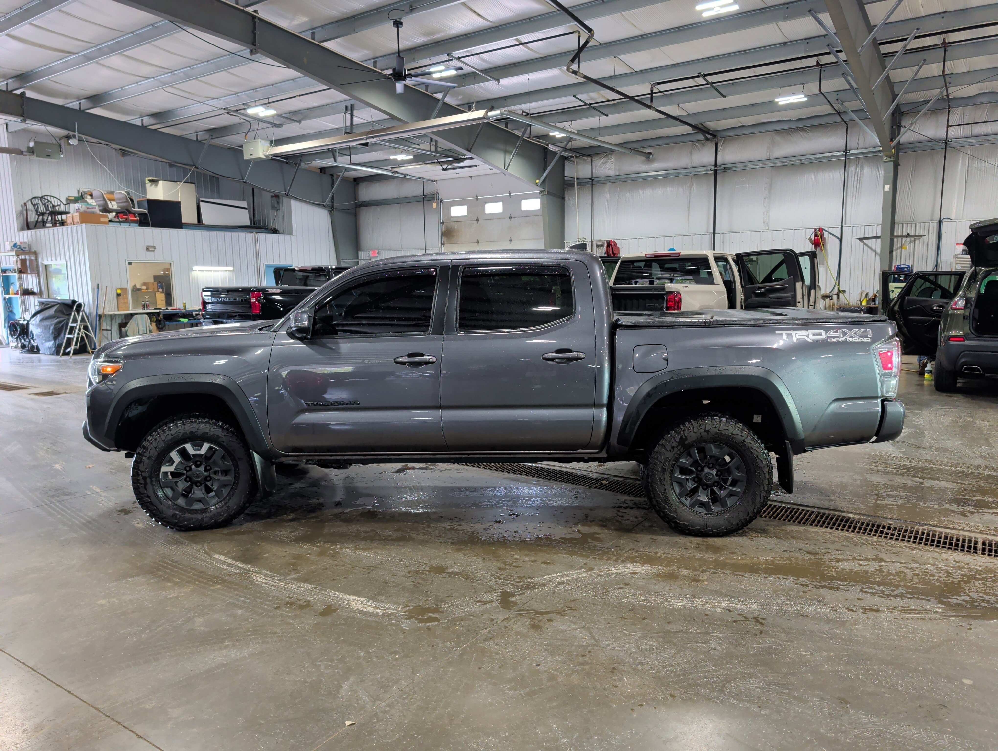 Used 2021 Toyota Tacoma TRD Off-Road w/ Technology Package AWD/4WD image 5