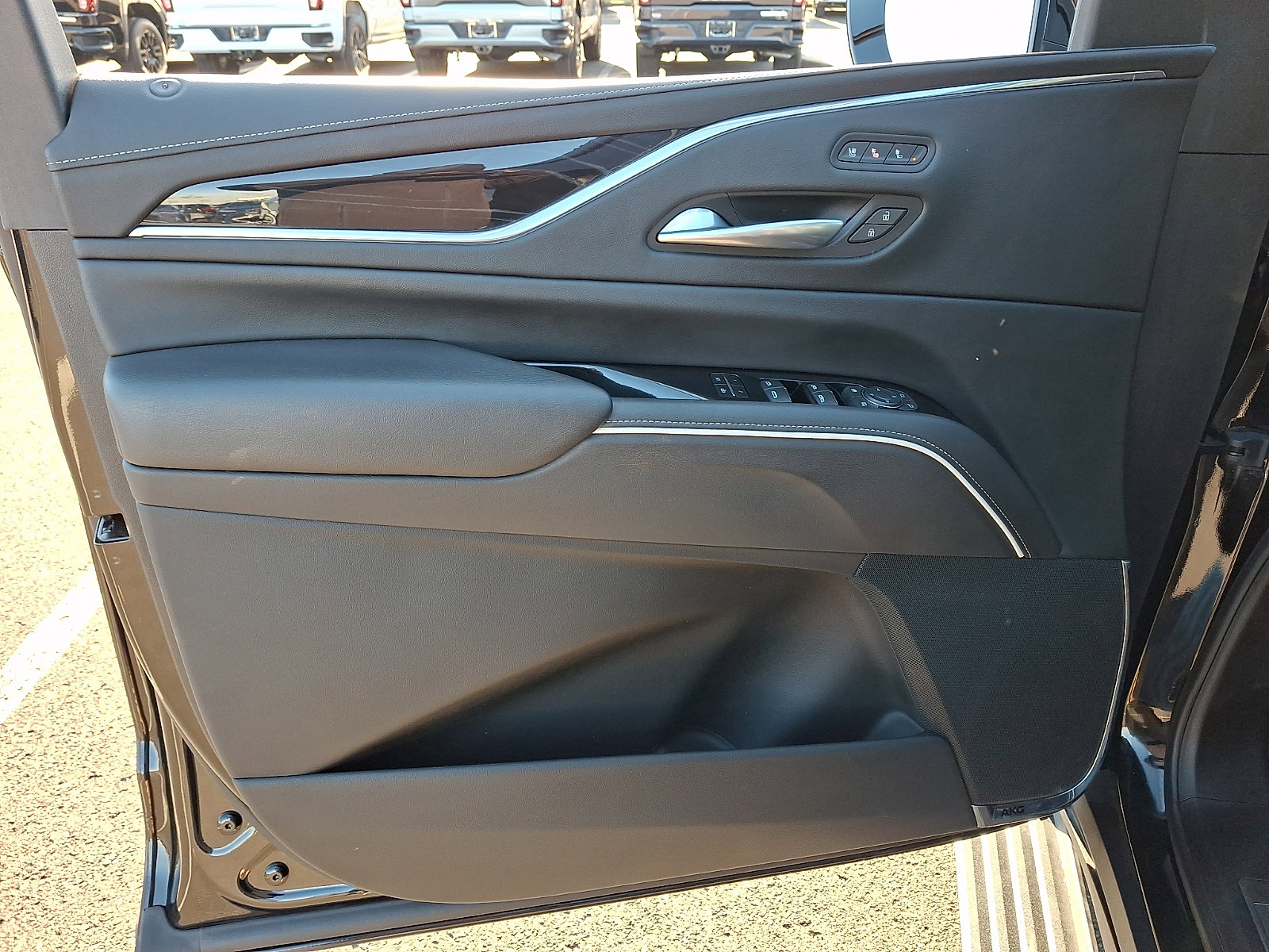 Certified 2023 Cadillac Escalade Sport w/ LPO, ONYX Package image 14