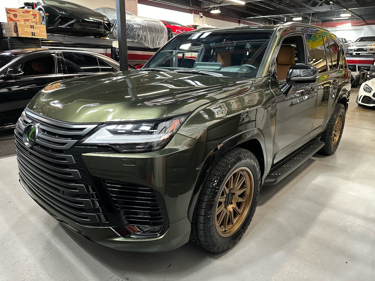 Used 2024 Lexus LX 600 4WD w/ Luxury Package image 10