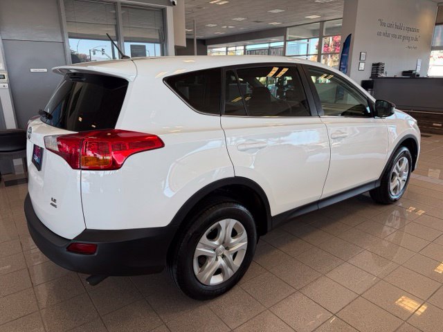 Used 2015 Toyota RAV4 LE AWD/4WD image 4