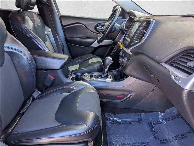 Used 2017 Jeep Cherokee Trailhawk w/ Cold Weather Group image 21