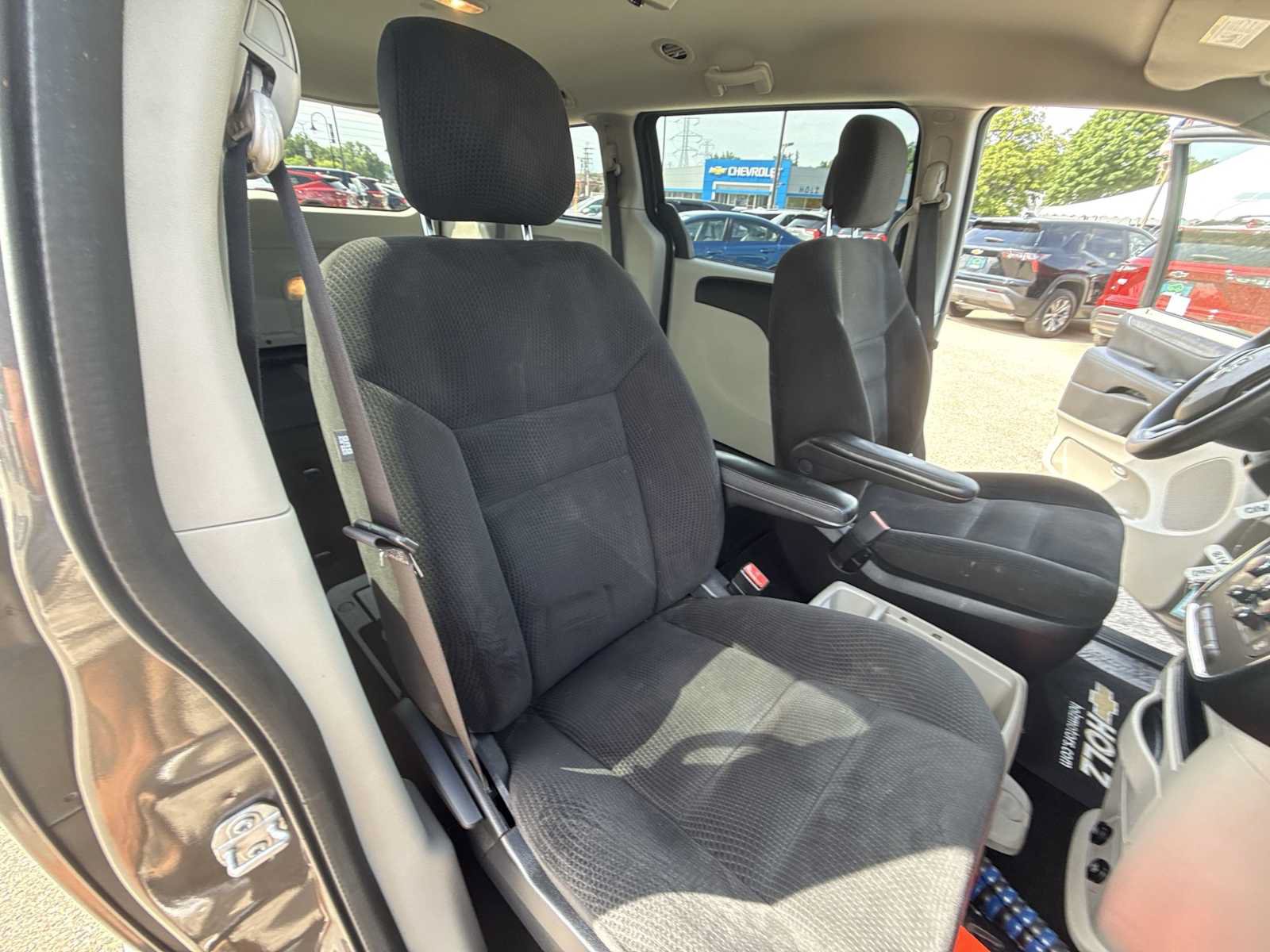 Used 2016 Dodge Grand Caravan SE w/ Quick Order Package 29E SE FWD image 24