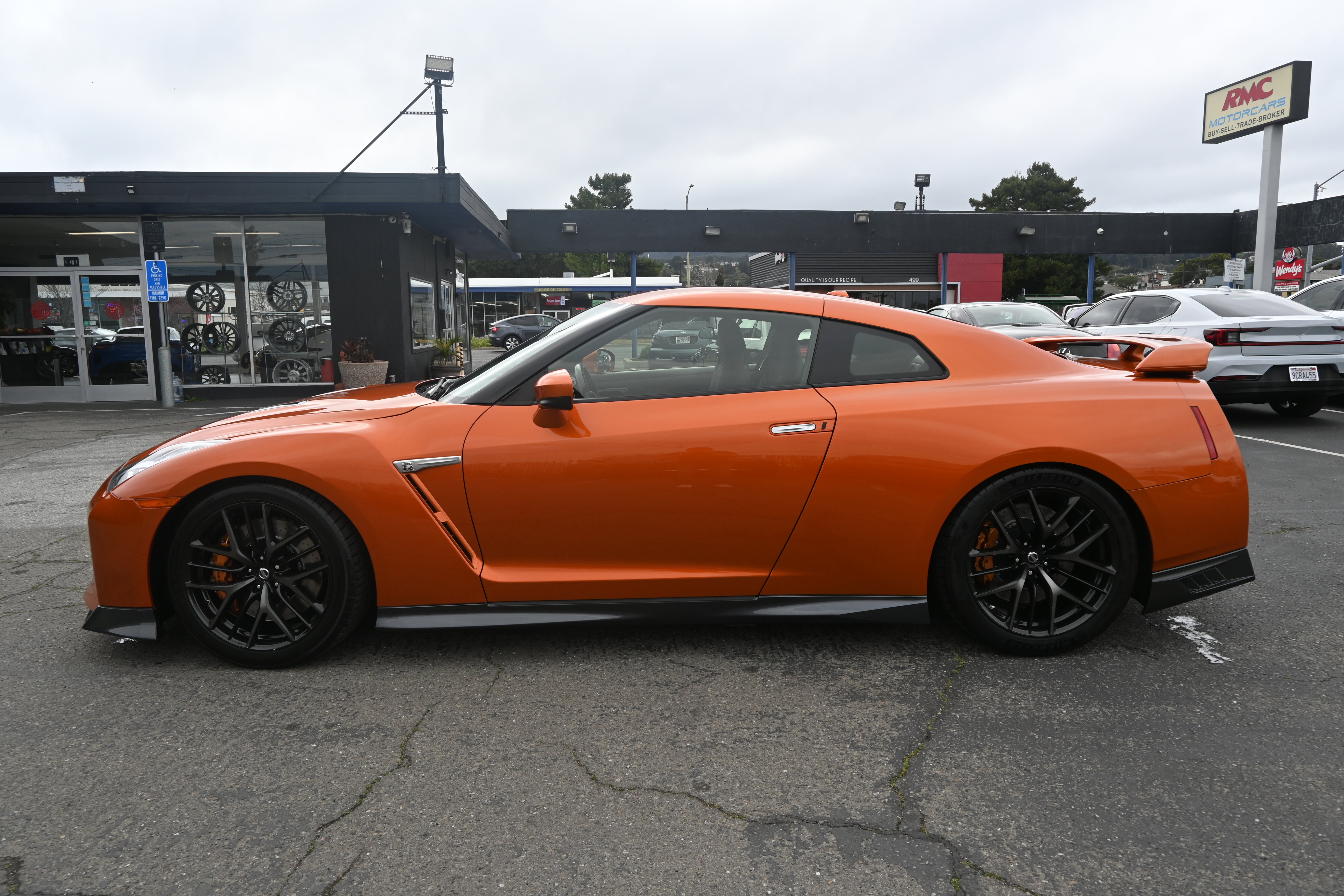 Used 2017 Nissan GT-R Premium image 17