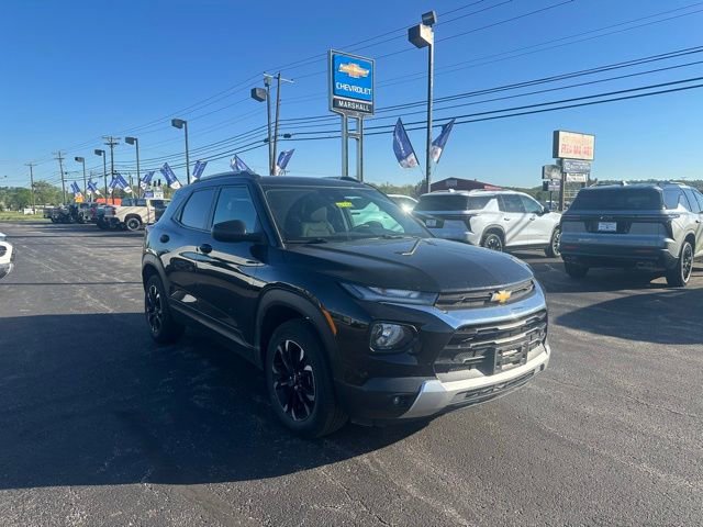 Used 2022 Chevrolet TrailBlazer LT w/ Convenience Package AWD/4WD image 2