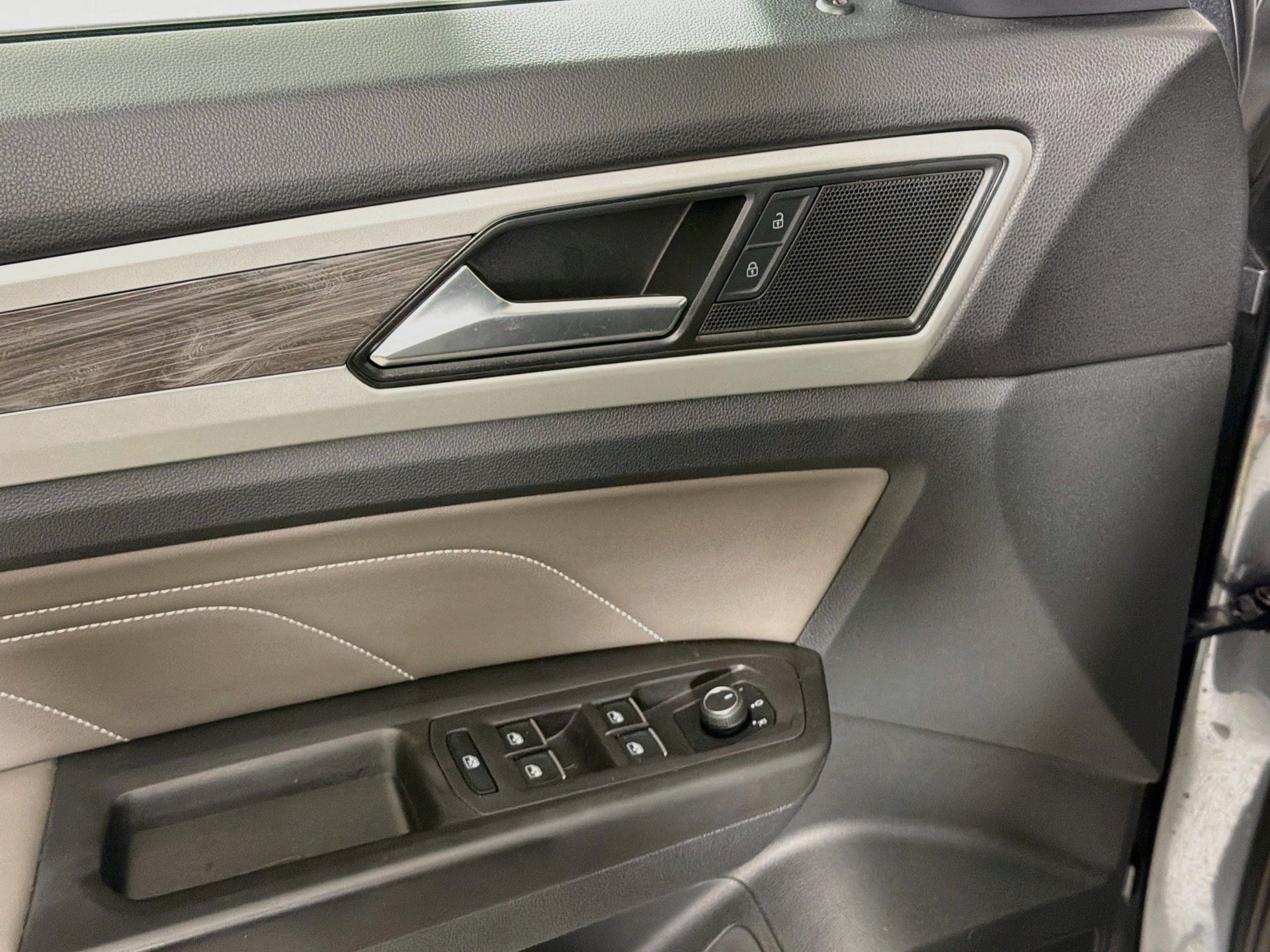 Certified 2023 Volkswagen Atlas Cross Sport SE FWD image 17