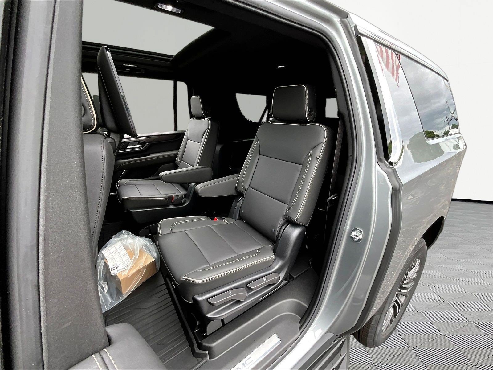 New 2026 GMC Yukon XL Elevation w/ Elevation Premium Package AWD/4WD image 18
