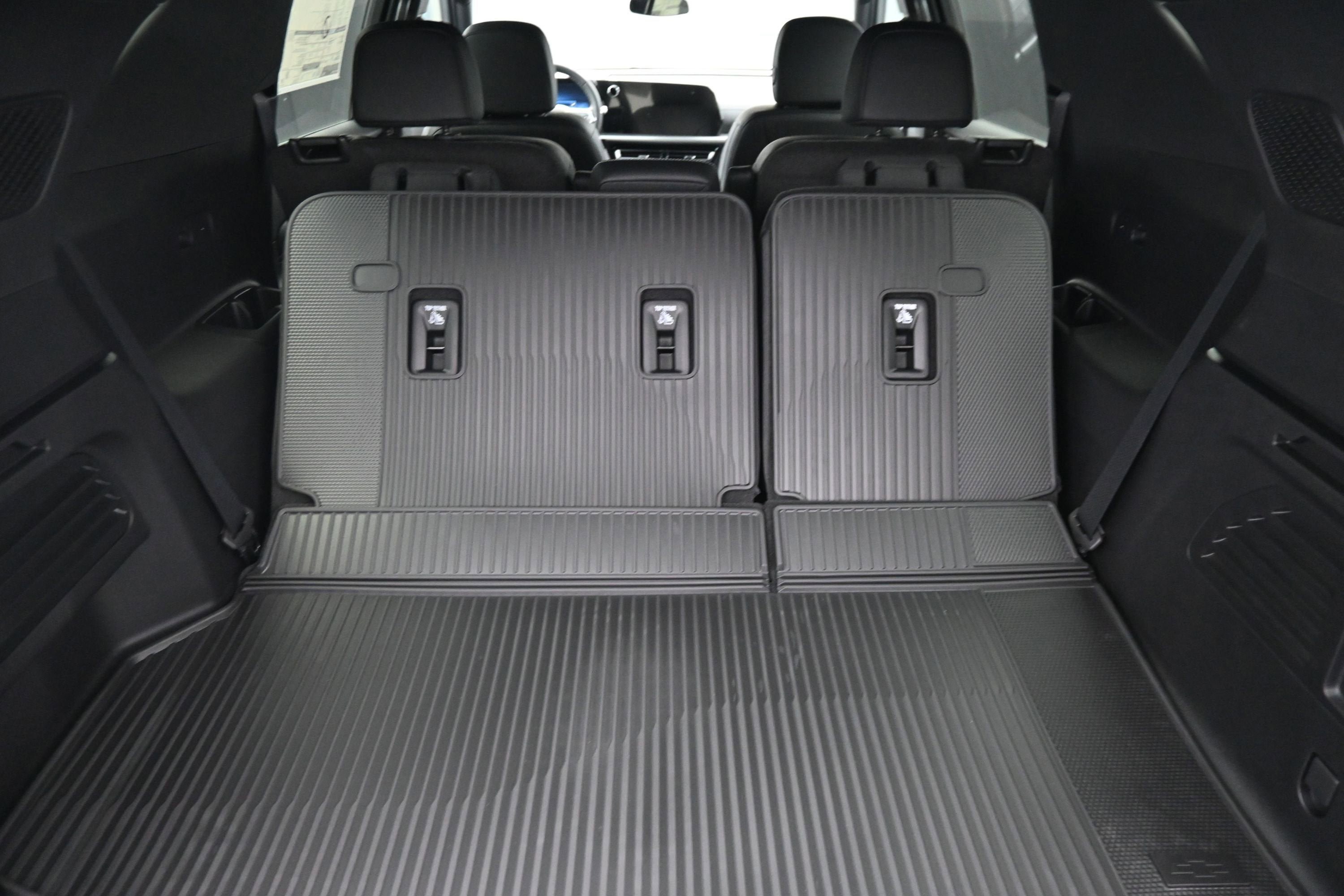 New 2026 Chevrolet Traverse LT w/ Sun and Wheel Package FWD image 25