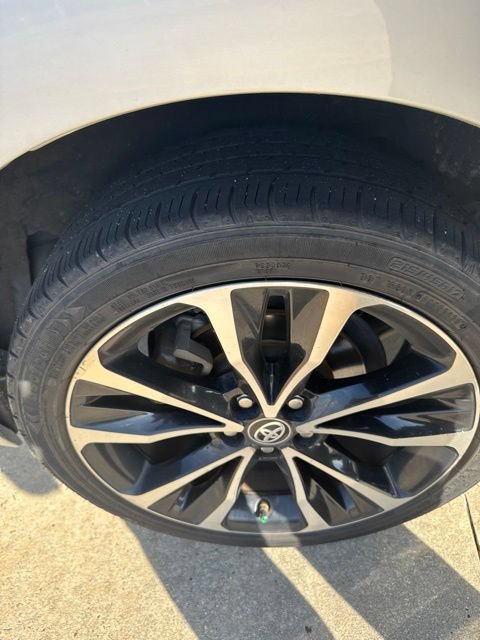 Used 2019 Toyota Corolla SE FWD image 18