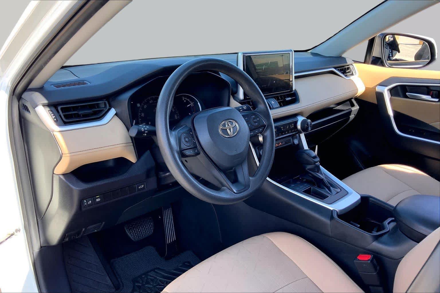 Used 2024 Toyota RAV4 XLE w/ Convenience Package FWD image 16