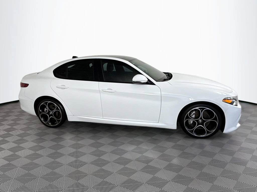 Used 2022 Alfa Romeo Giulia Ti image 9