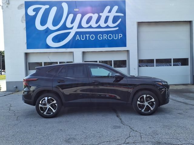 Used 2024 Chevrolet Trax RS w/ Sunroof Package FWD image 18
