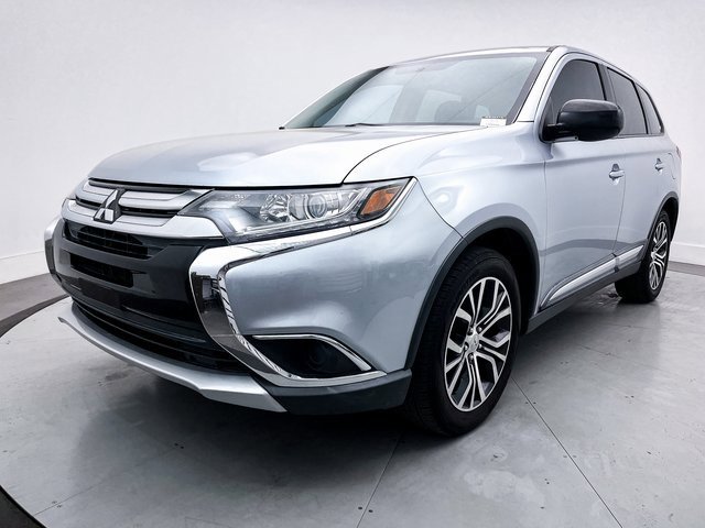 Used 2017 Mitsubishi Outlander ES image 2