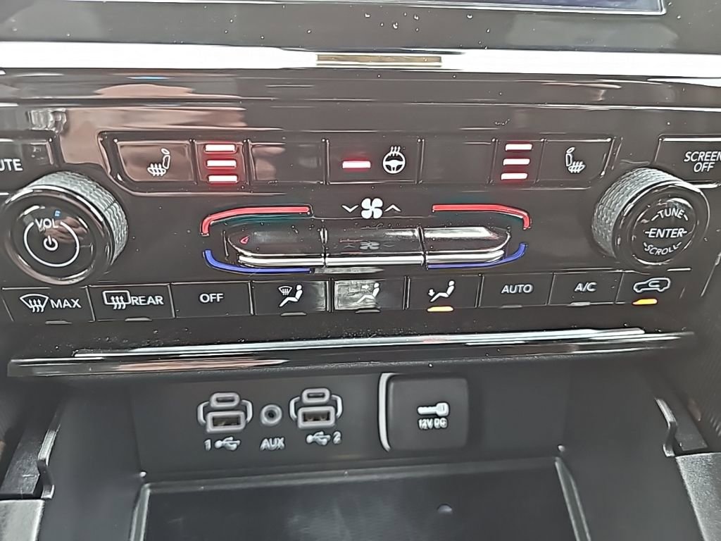 Certified 2024 Jeep Grand Cherokee Altitude image 30