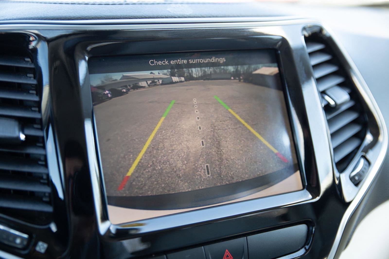 Used 2019 Jeep Cherokee Limited image 18