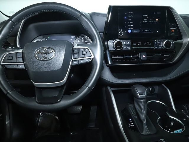 Used 2023 Toyota Highlander Limited image 42