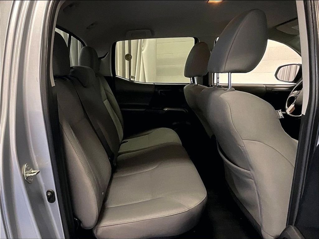 Used 2018 Toyota Tacoma SR5 AWD/4WD image 16