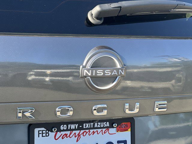 Used 2023 Nissan Rogue SV w/ SV Premium B Package image 32