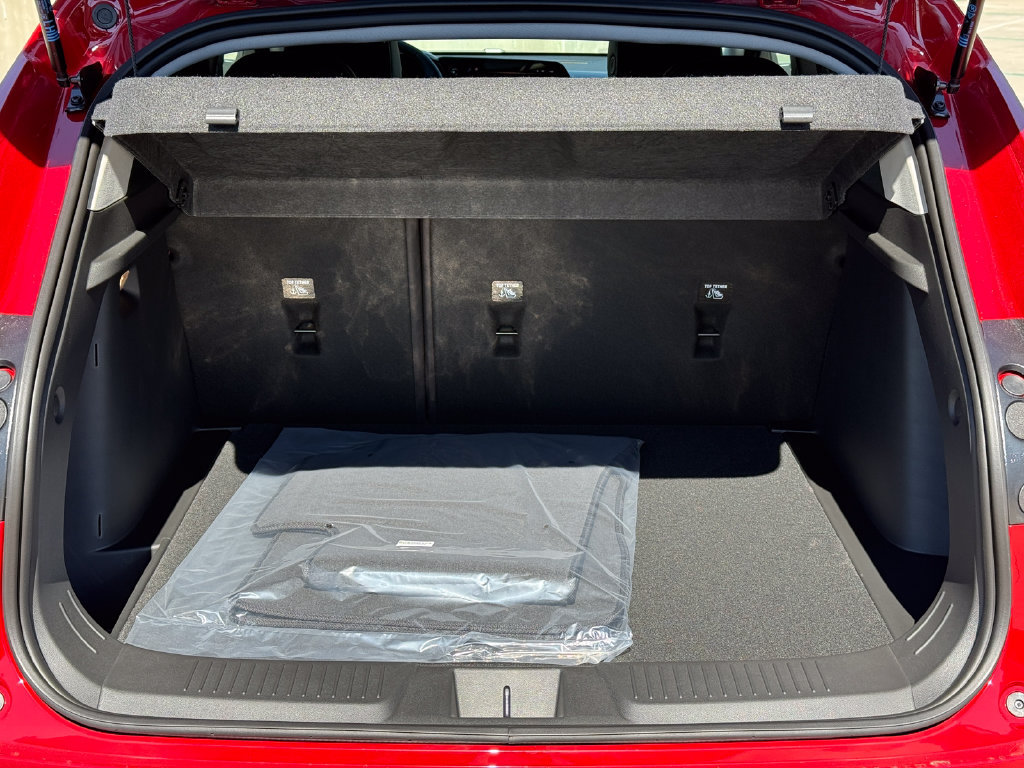New 2026 Chevrolet Trax LT w/ Sunroof Package FWD image 8