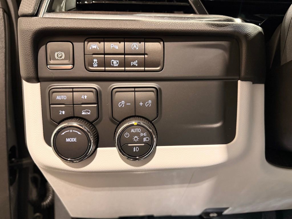 Used 2025 Chevrolet Suburban Premier image 15