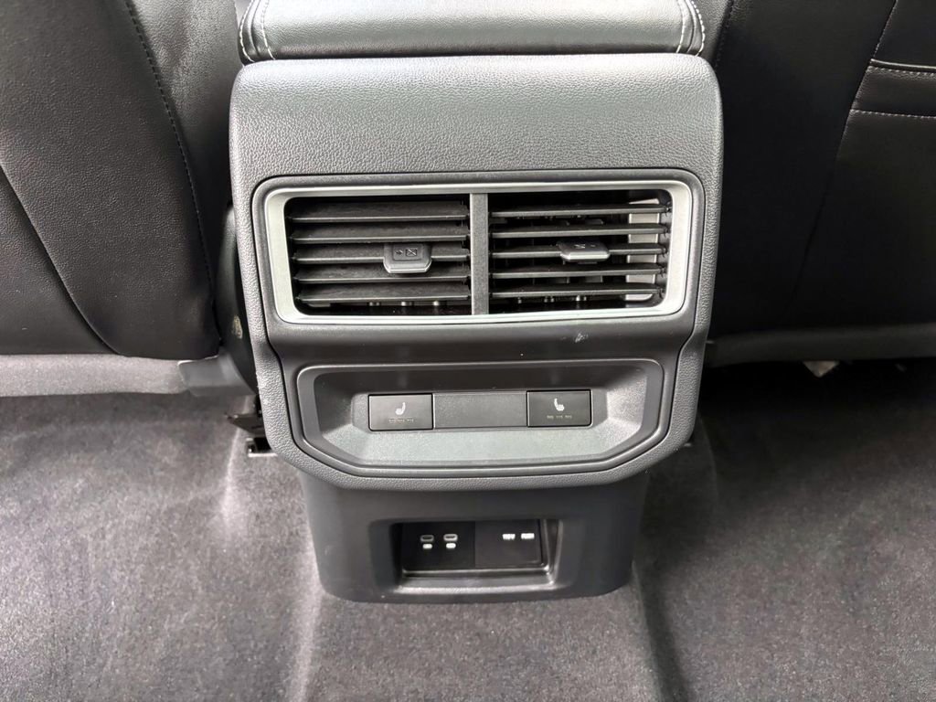 Used 2025 Volkswagen Atlas Cross Sport SEL R-Line image 33