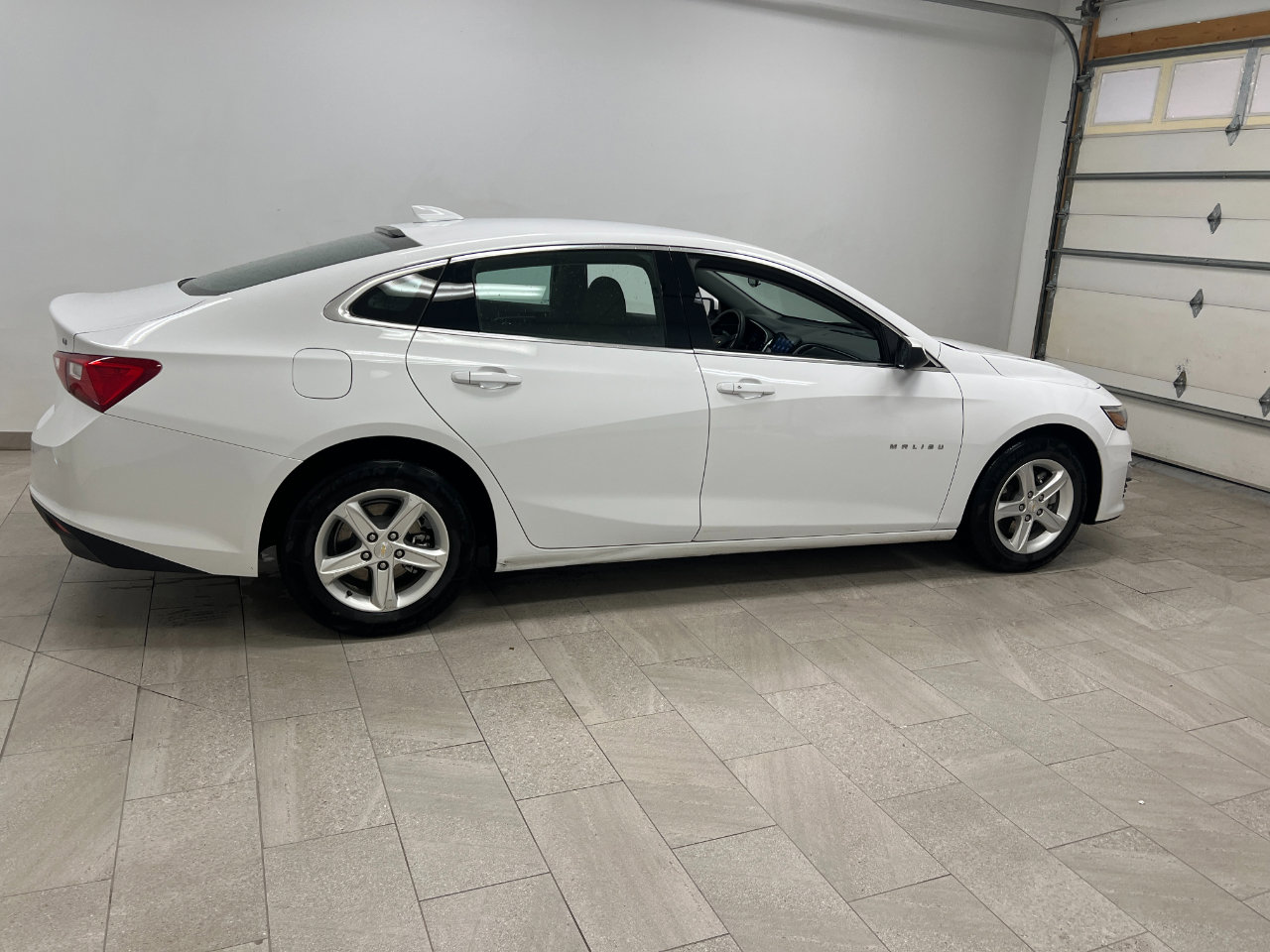 Used 2023 Chevrolet Malibu LT FWD image 15