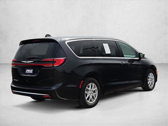 Used 2024 Chrysler Pacifica Touring-L image 5