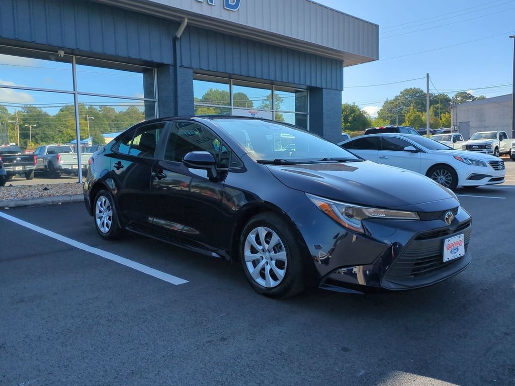 Used 2024 Toyota Corolla LE FWD image 3