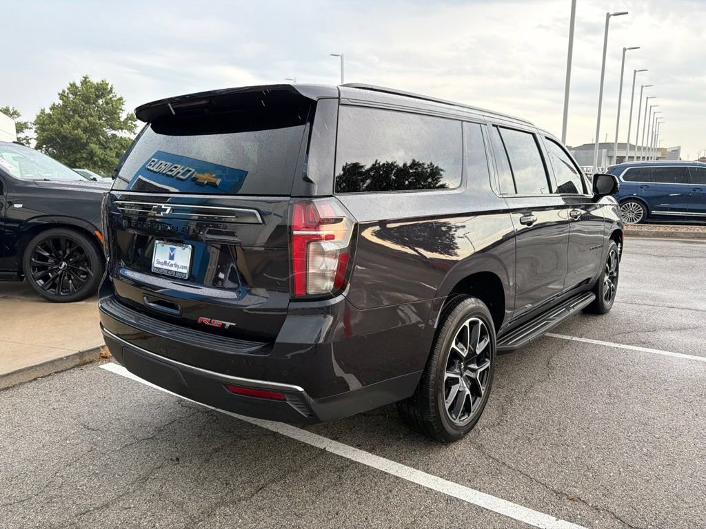 Used 2022 Chevrolet Suburban RST w/ Luxury Package AWD/4WD image 3