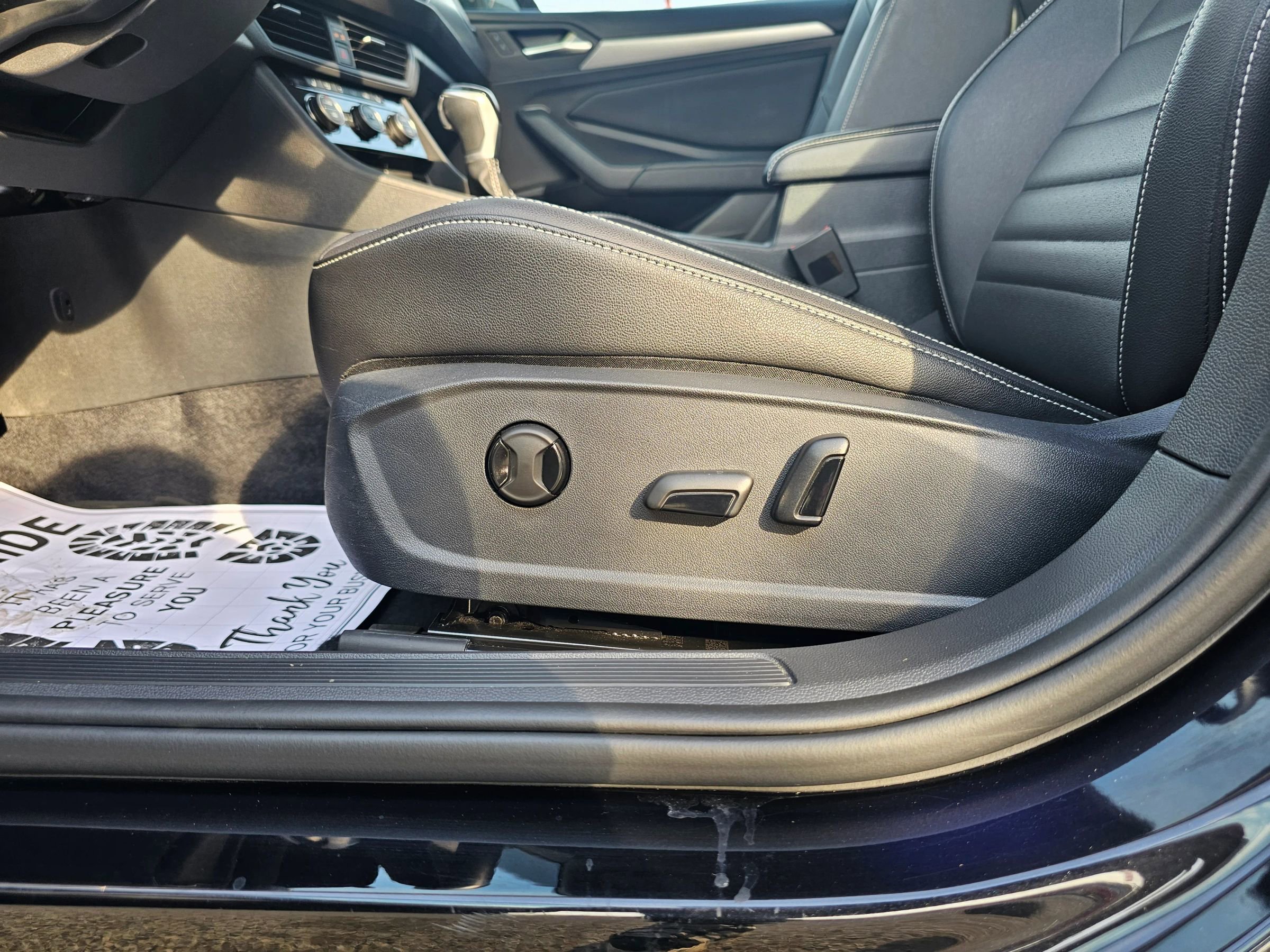 Used 2022 Volkswagen Jetta SE image 29