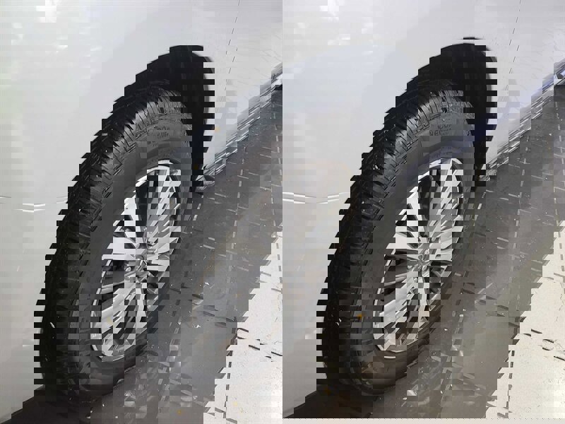 Used 2017 Nissan Pathfinder SV image 35