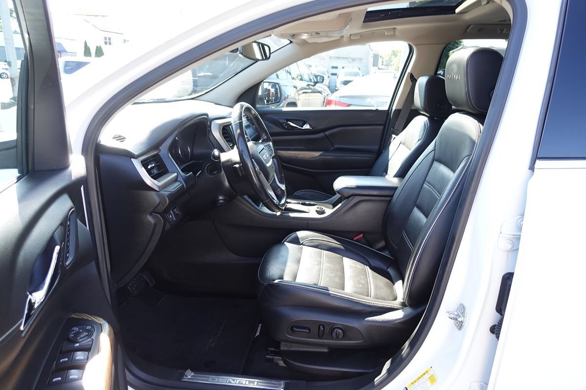 Used 2019 GMC Acadia Denali w/ Technology Package FWD image 19