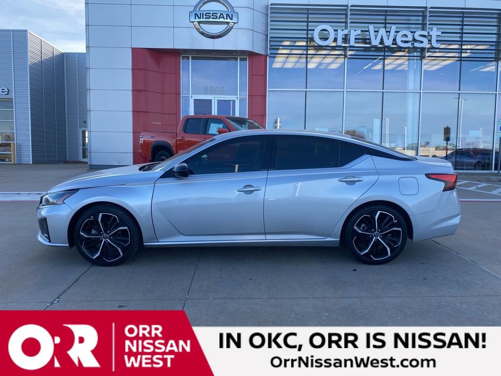 Used 2023 Nissan Altima 2.5 SR image 2