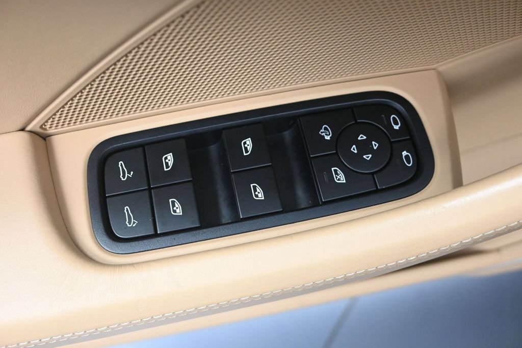 Used 2023 Porsche Panamera 4S w/ Premium Package AWD/4WD image 10