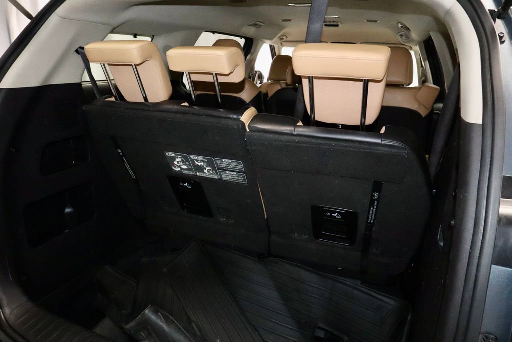 Used 2023 Kia Carnival EX FWD image 13