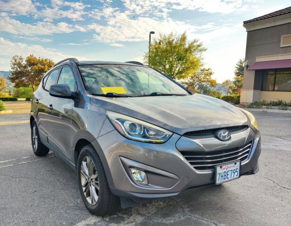 Used 2015 Hyundai Tucson SE image 1