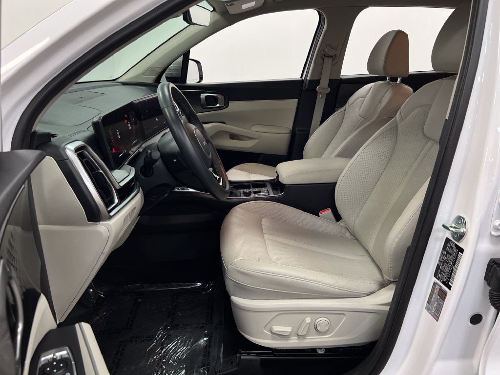 Used 2025 Kia Sorento EX FWD image 9
