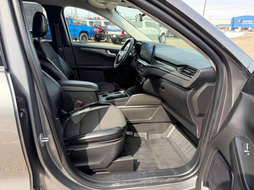 Used 2024 Ford Escape SE w/ Class II Trailer Tow Package FWD image 52