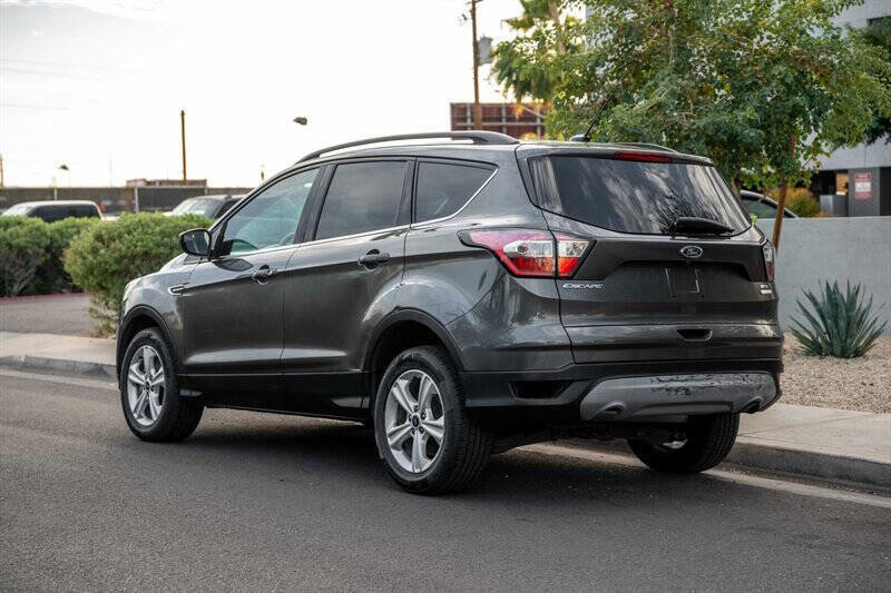 Used 2018 Ford Escape SE image 3