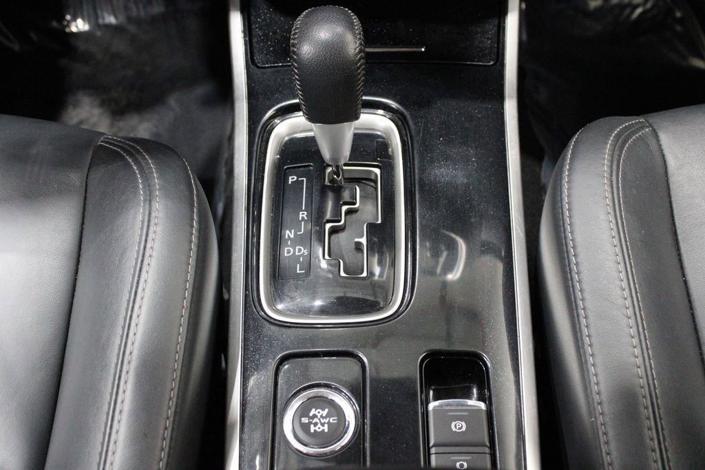 Used 2020 Mitsubishi Outlander SEL image 32