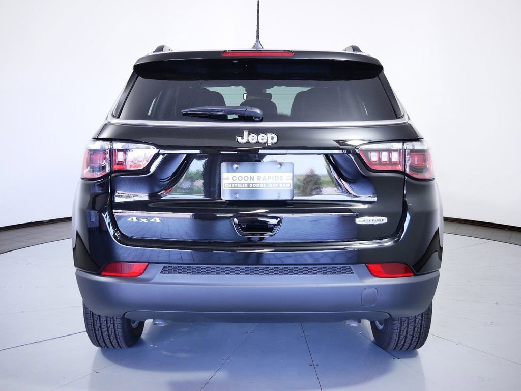 Used 2024 Jeep Compass Latitude image 9