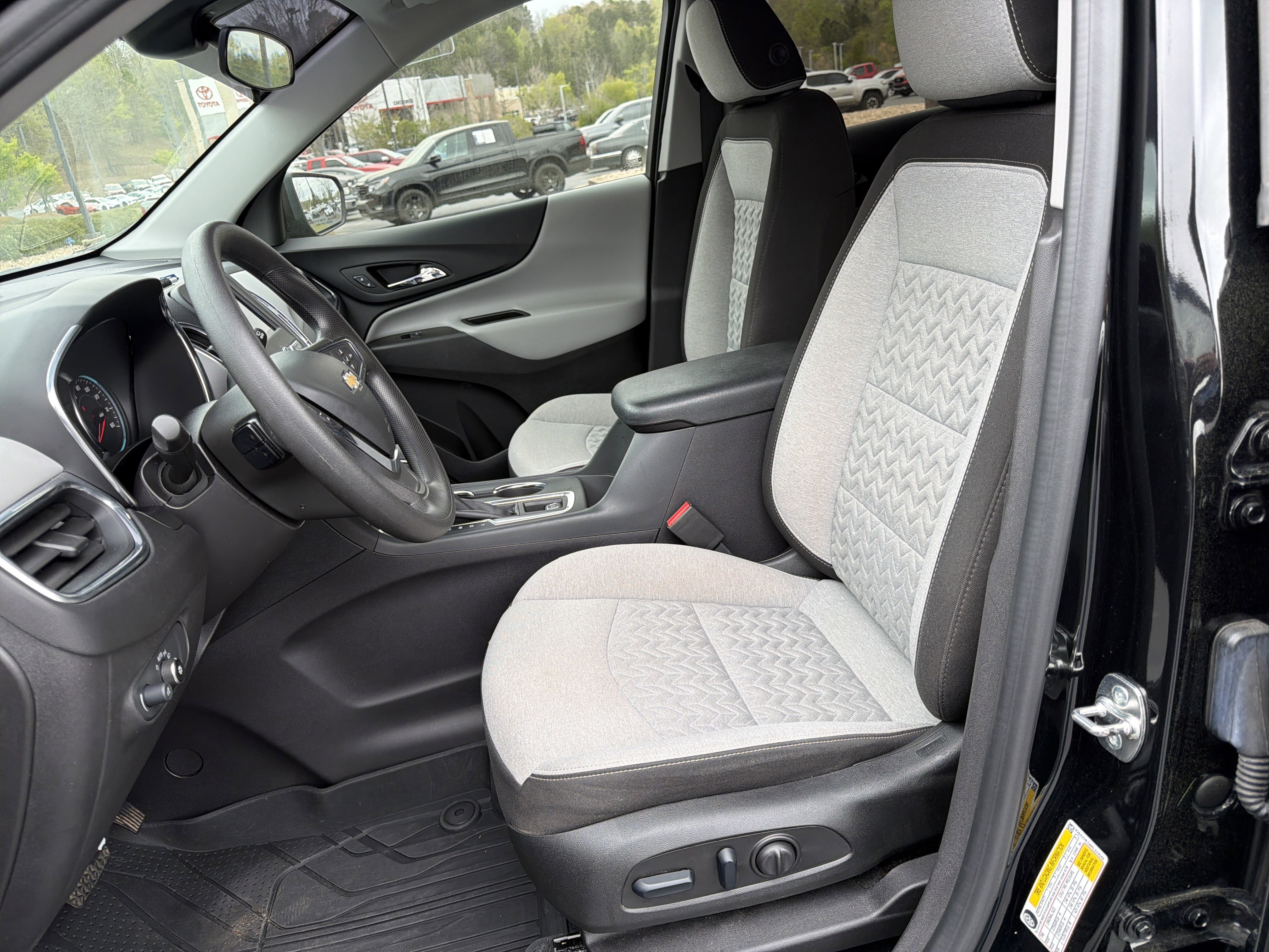 Used 2024 Chevrolet Equinox LS w/ LS Convenience Package image 9