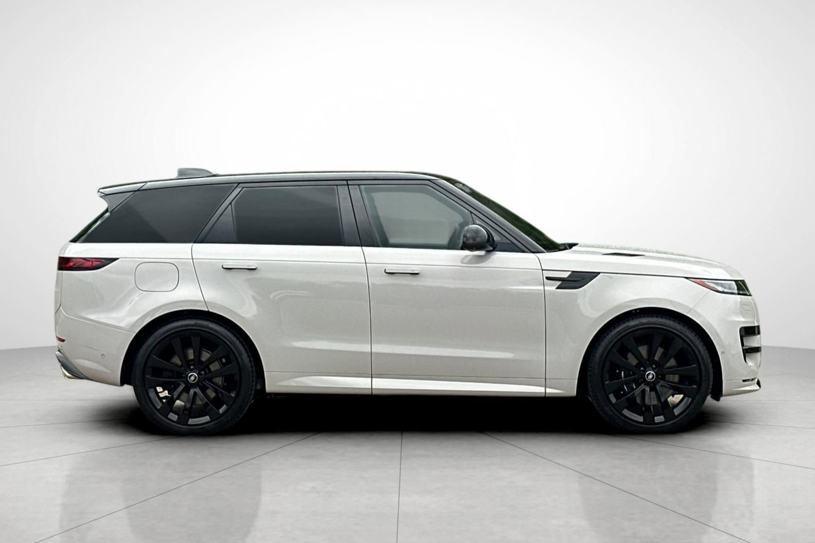 Used 2025 Land Rover Range Rover Sport Dynamic SE image 23
