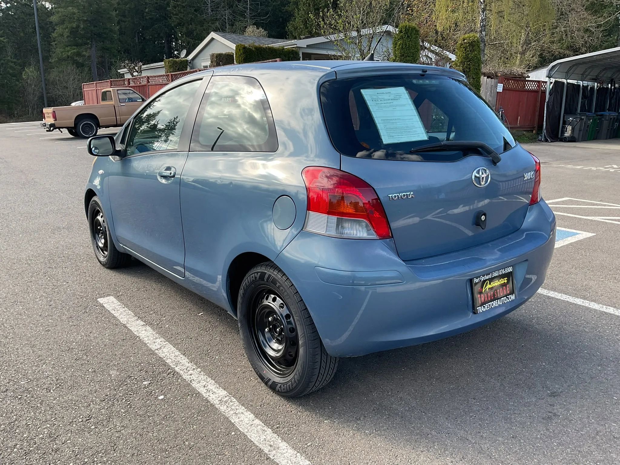 Used 2009 Toyota Yaris 2-Door Hatchback image 3