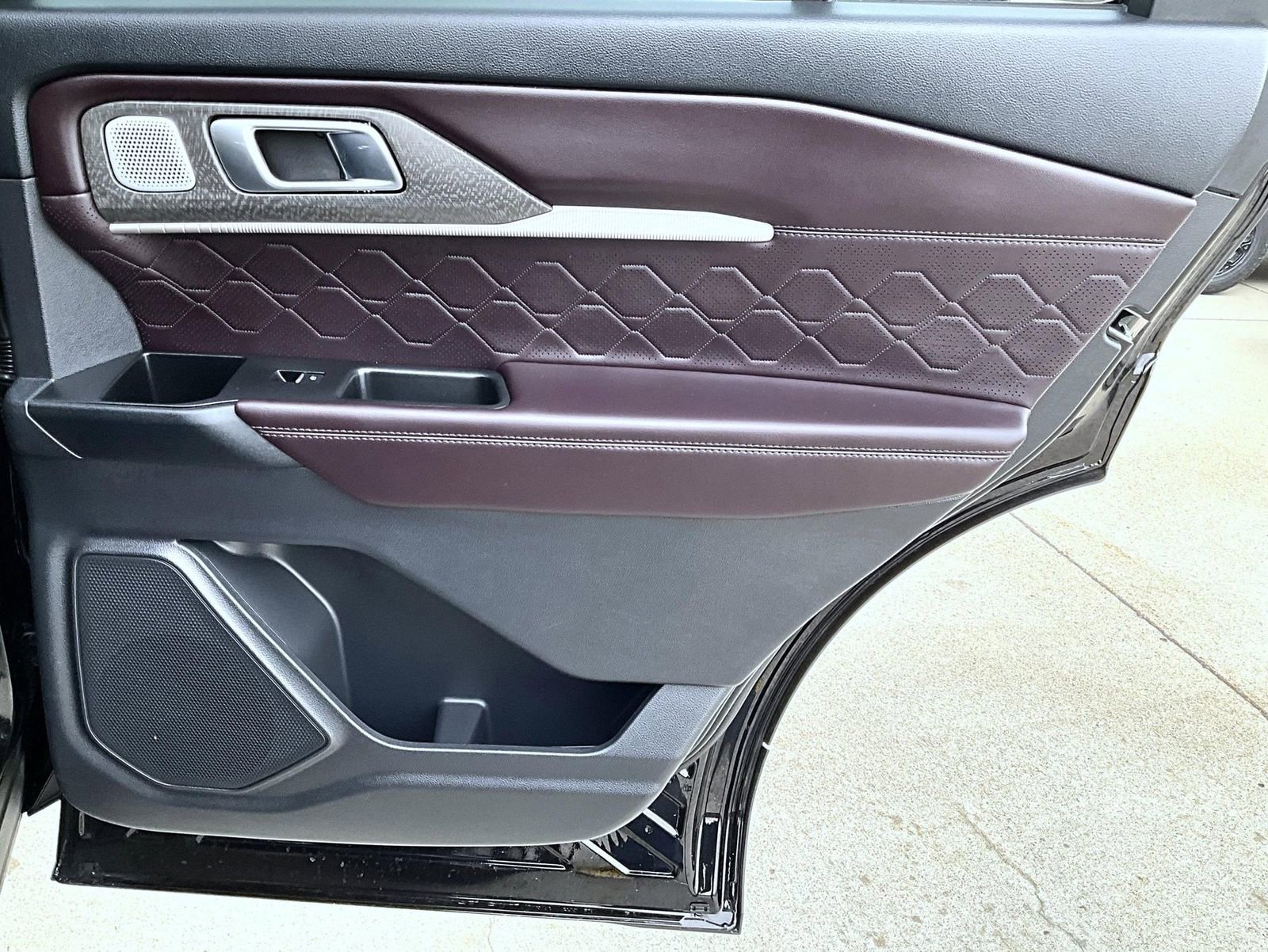 Used 2025 Ford Explorer Platinum w/ LUX Leather Package image 18