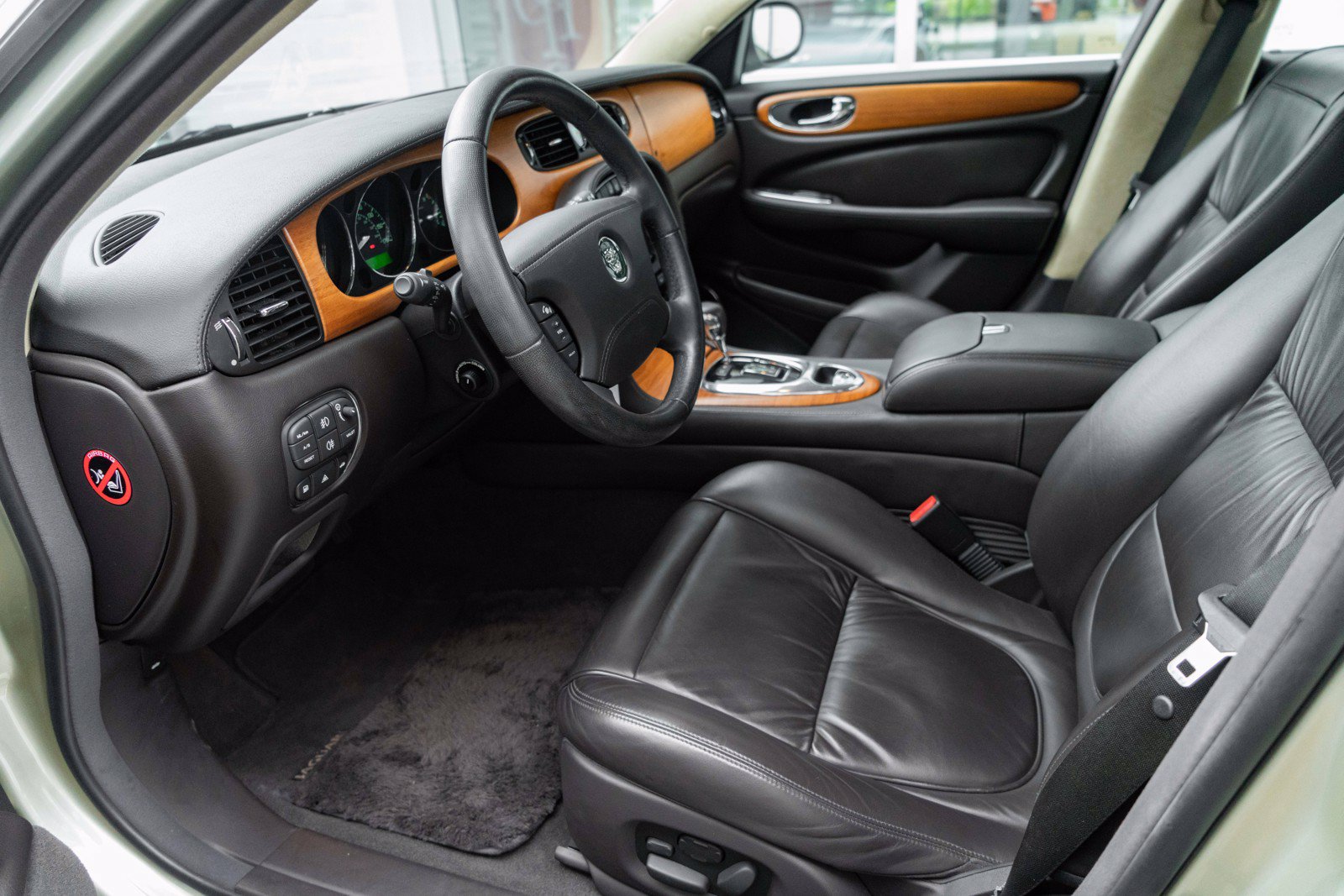 Used 2006 Jaguar XJ Vanden Plas Super V8 Portfolio RWD image 11