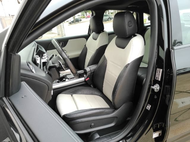 Used 2021 Mercedes-Benz GLA 35 AMG 4MATIC w/ Premium Package image 6