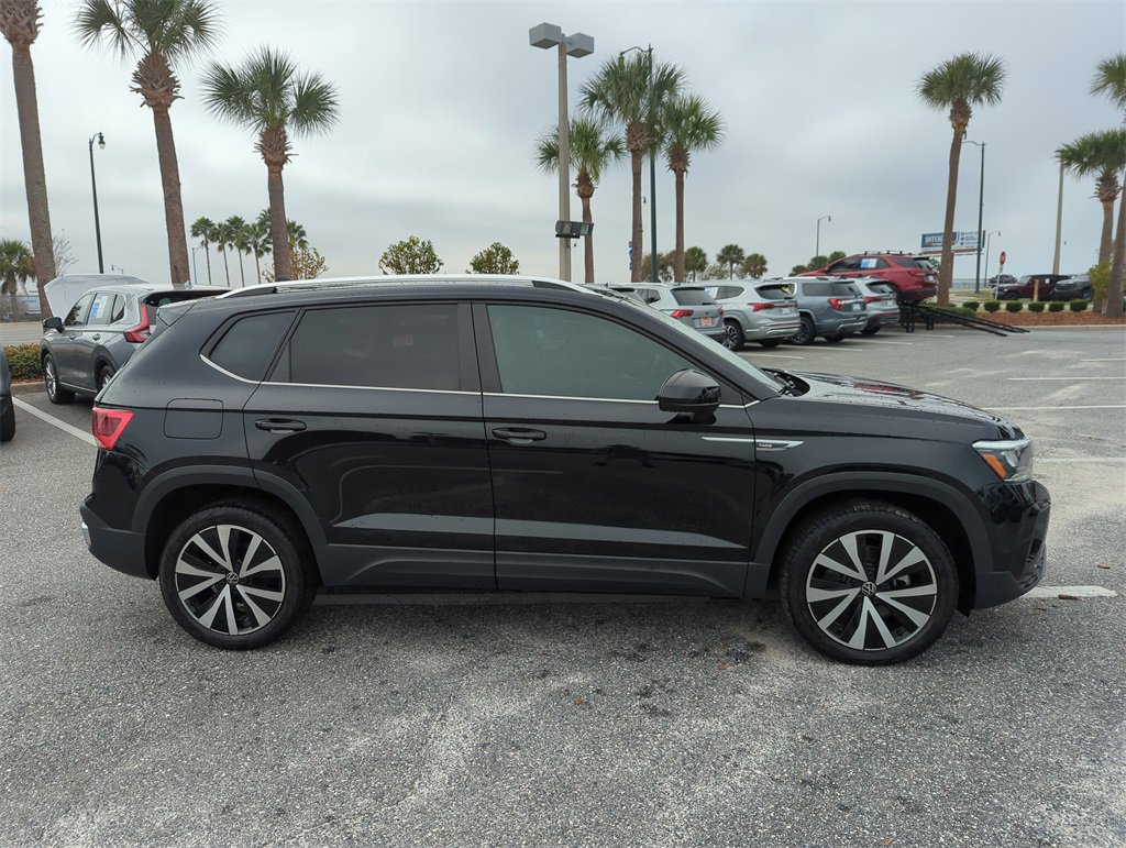 Used 2022 Volkswagen Taos SE w/ Panoramic Sunroof Package image 3
