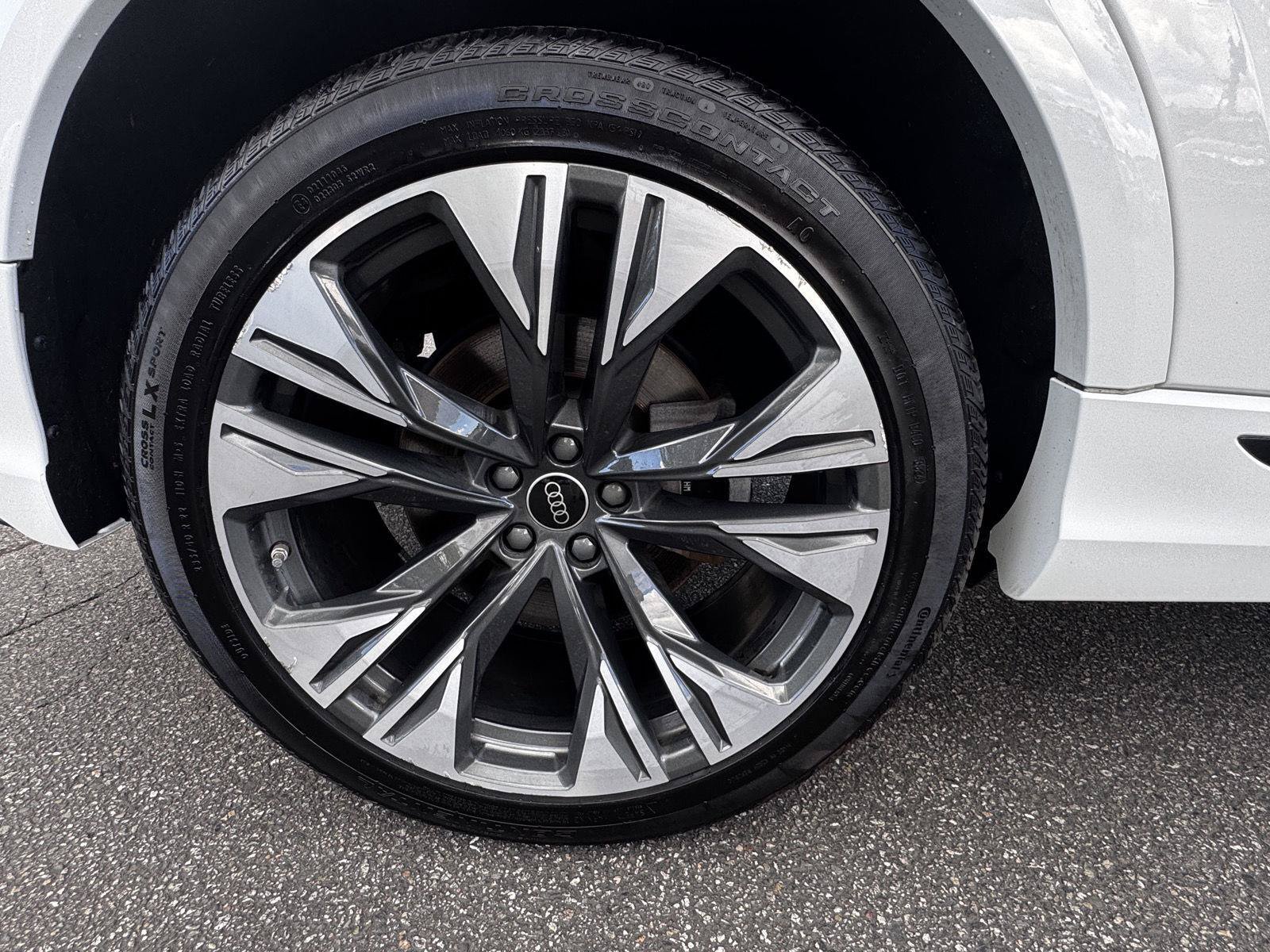 Used 2025 Audi Q8 Premium AWD/4WD image 9